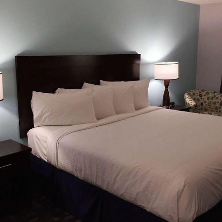 Travelodge By Wyndham Rosetown Esterno foto