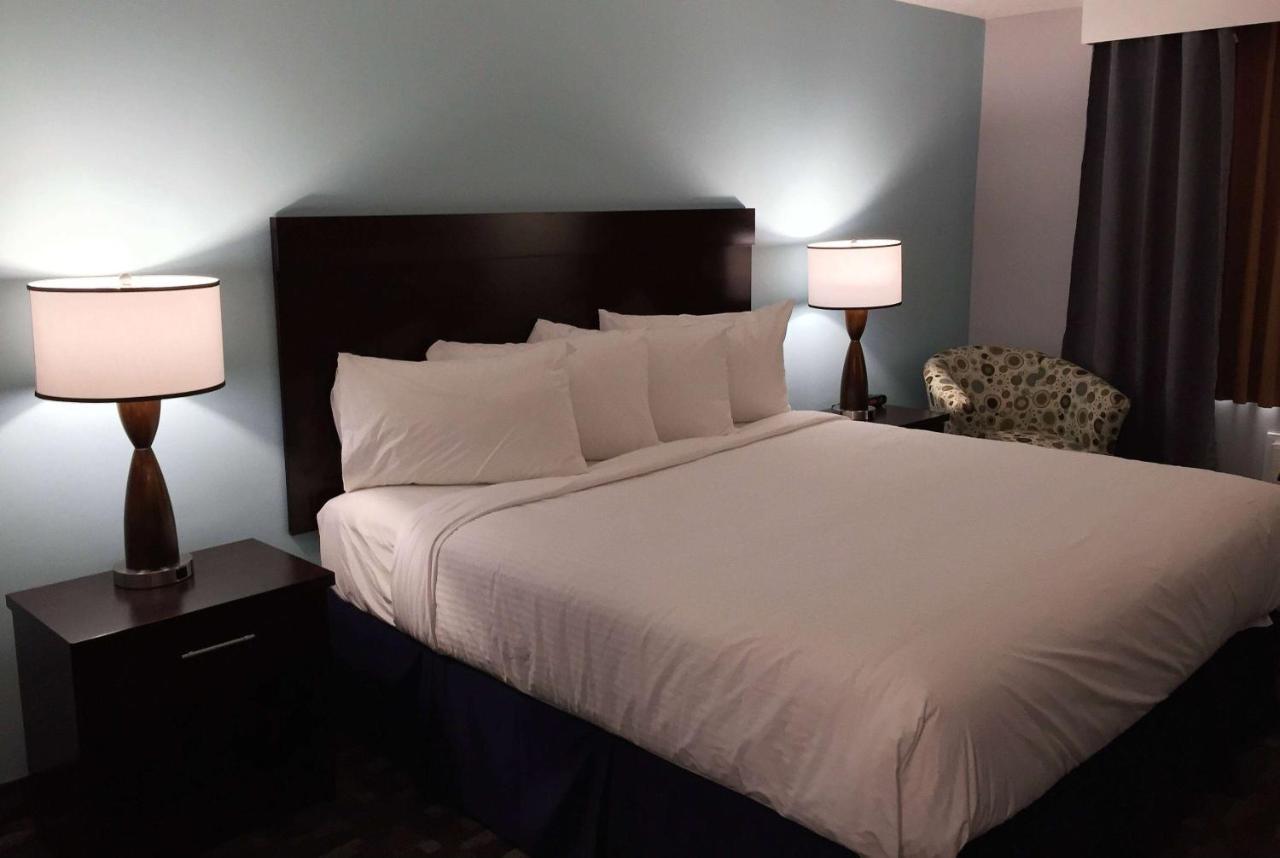 Travelodge By Wyndham Rosetown Esterno foto