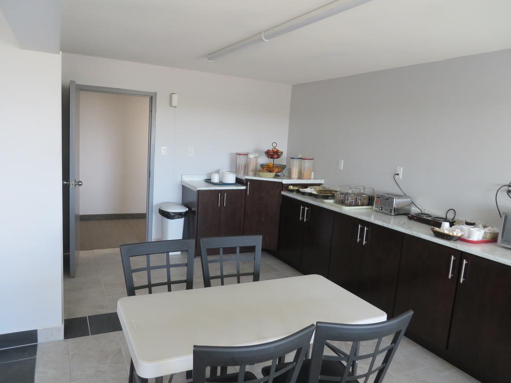 Travelodge By Wyndham Rosetown Esterno foto