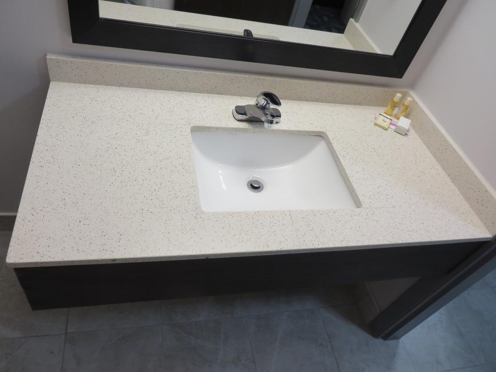 Travelodge By Wyndham Rosetown Esterno foto